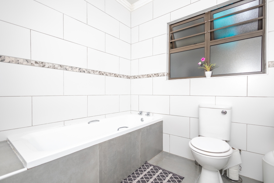 2 Bedroom Property for Sale in Uitsig Western Cape